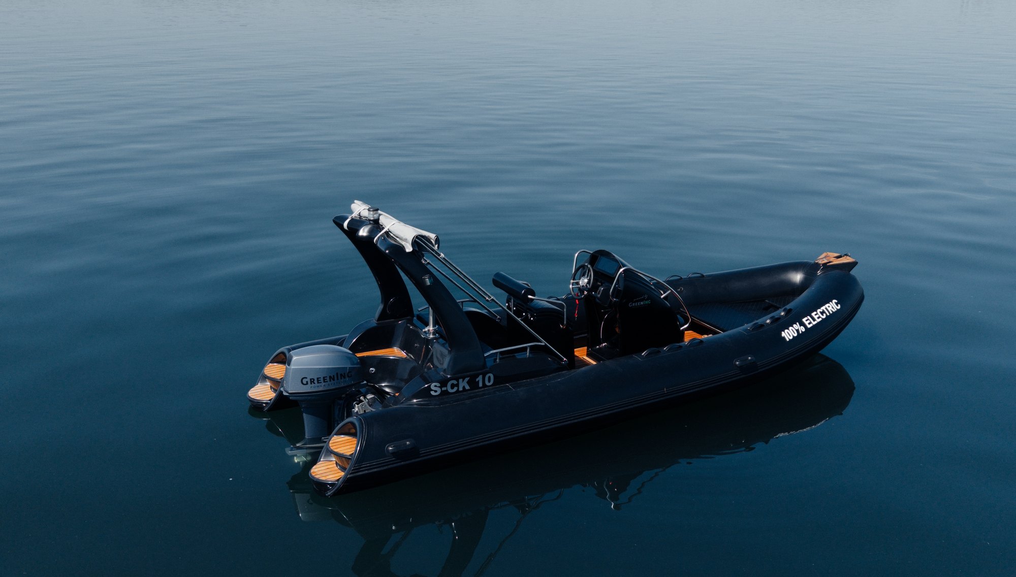 Electric RIB 600 von schräg oben