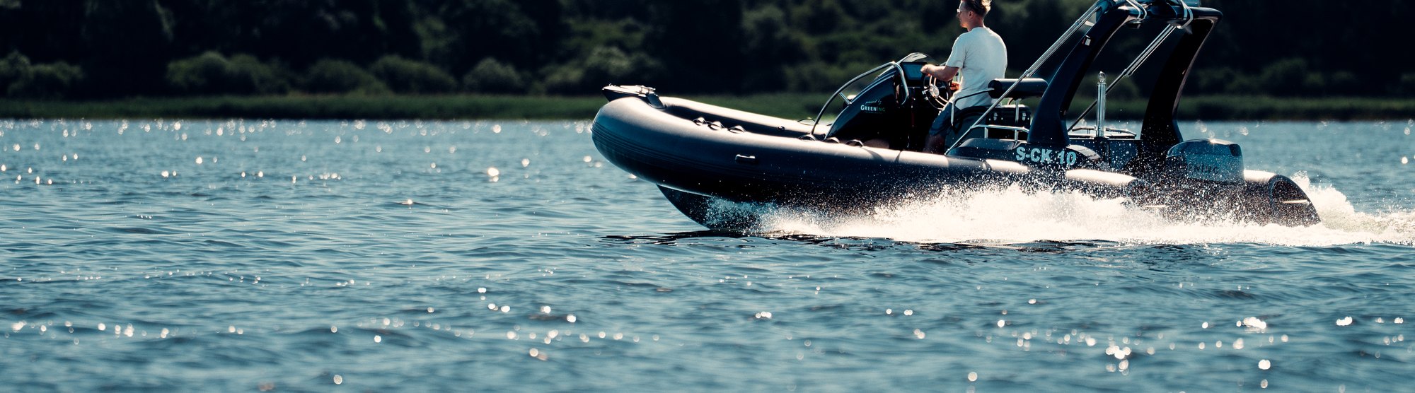 Electric RIB 600 in Gleitfahrt