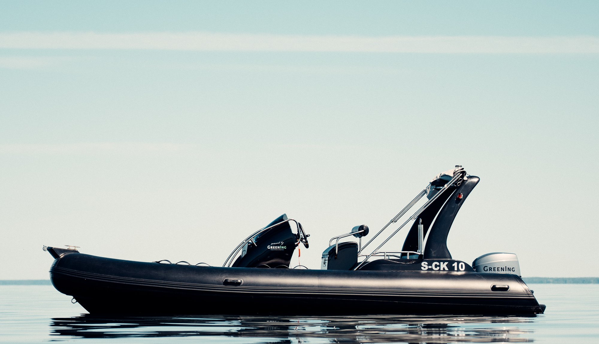 Electric RIB 600 in Fahrt, Seitenansicht
